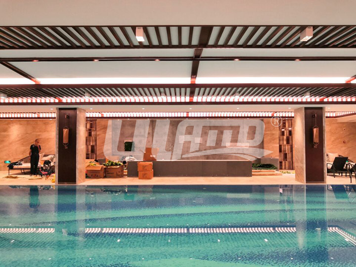 游泳池墻面裝修前