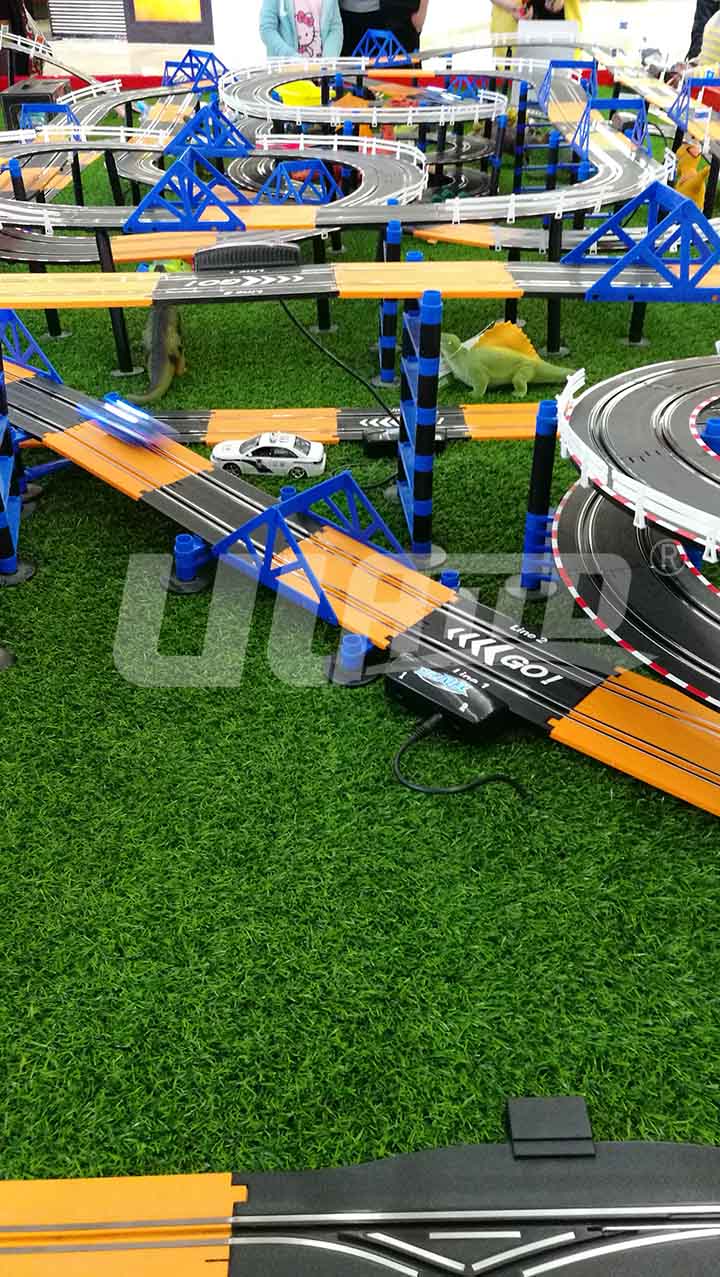 仿真草坪裝飾的賽車動態沙盤